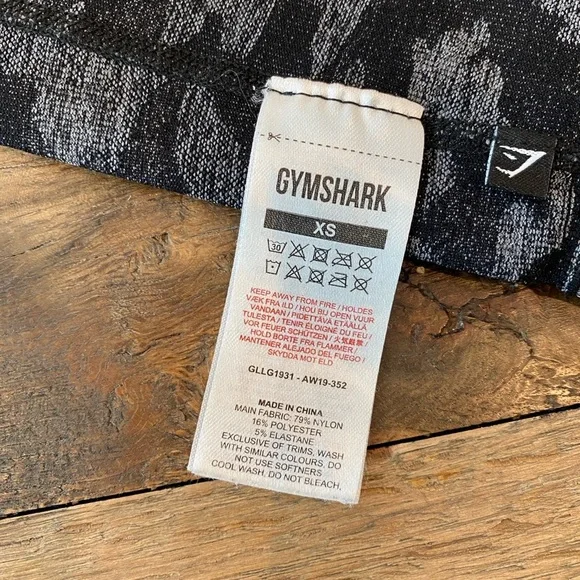 +FREE Legging! Gymshark Camo Seamless Scrunch High Waist in XS - Picture 2 of 14